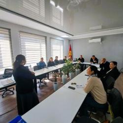 "Мамлекеттик жана муниципалдык кызматкерлердин кесиптик компетенцияларын ББК моделинин негизинде өнүктүрүү" курсу