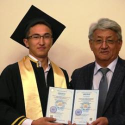 Церемония вручение дипломов для выпускников