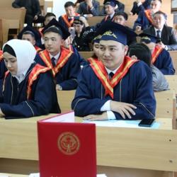 Вручения дипломов выпускникам 